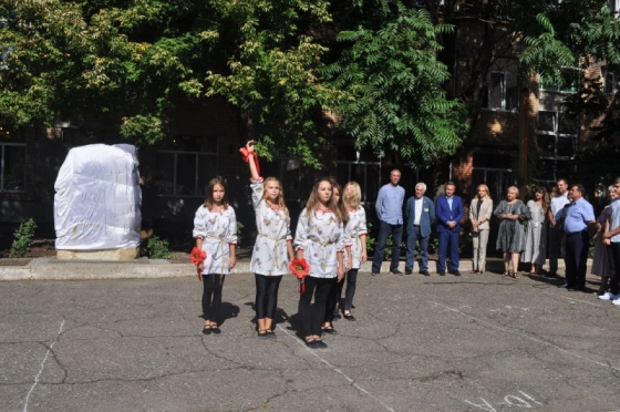 В Краматорске открыли новый памятник Василию Стусу