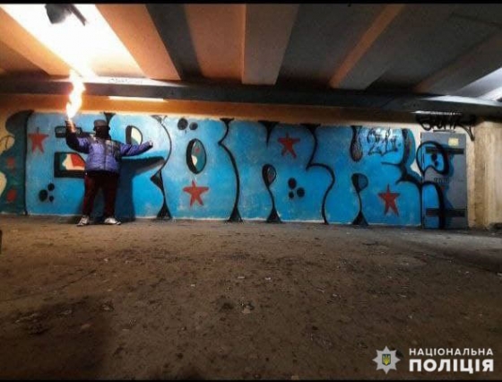 В Краматорске привлекают к ответственности граффитчика, разрисовавшего стены домов