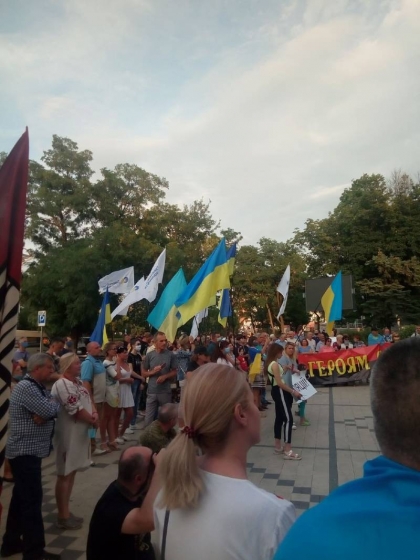 “Ні роззброєнню армії!”: у Краматорську люди вийшли на акцію підтримки українських військових