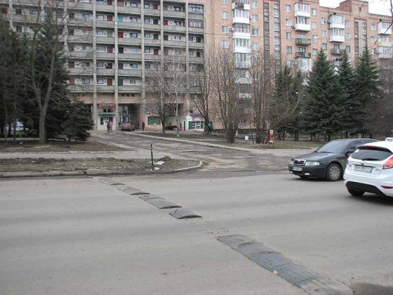 Дворцовой, выше “Союза”