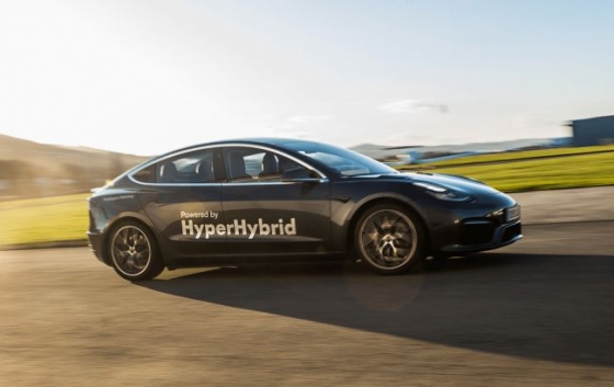 Электромобиль Tesla Model Y оснастили бензиновым мотором и гибридным приводом 