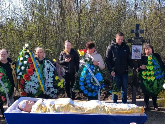 У Краматорську в один день поховали двох загиблих на війні військовослужбовців