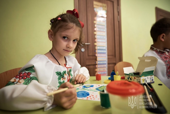 На Донеччині провели спецпогашення нової марки «Діти Перемоги малюють Україну майбутнього»