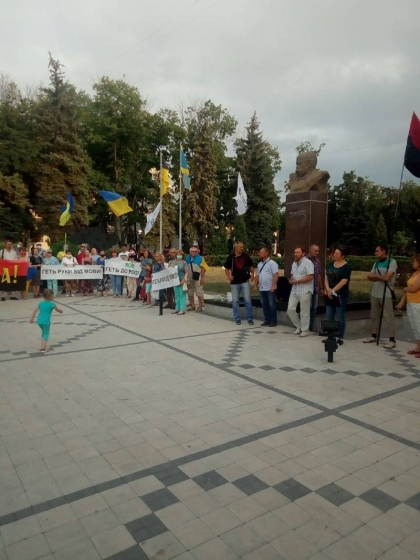 “Ні роззброєнню армії!”: у Краматорську люди вийшли на акцію підтримки українських військових