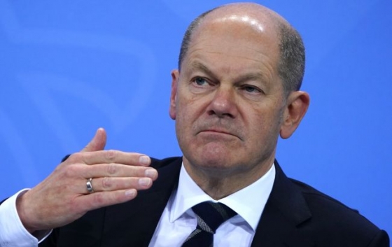 Канцлер Германии ответил на критику по поводу отказа поставлять оружие Украине