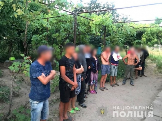 13 человек освободили из трудового рабства не Херсонщине: Люди по 15 часов ежедневно работали на полях местных фермеров (фоторепортаж)