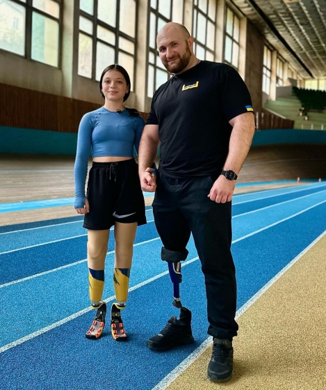 12-річна Яна Степаненко, яка втратила обидві ноги під час ракетного удару по вокзалу у Краматорську, візьме участь у Бостонському марафоні