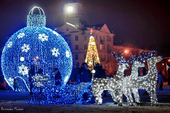 Силами коммунальных предприятий Краматорска проводятся работы к подготовке города к новогодним праздникам