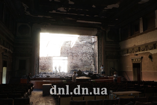 В Дружковке пожар в ДК «Этюд» уничтожил кровлю над сценической частью здания (видео)
