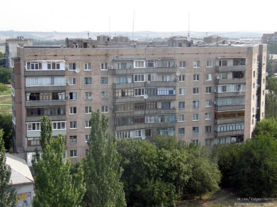 В Краматорске многоэтажный дом разваливается на глазах у жителей