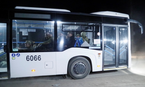 Десять автобусов с украинскими военными выехали из 