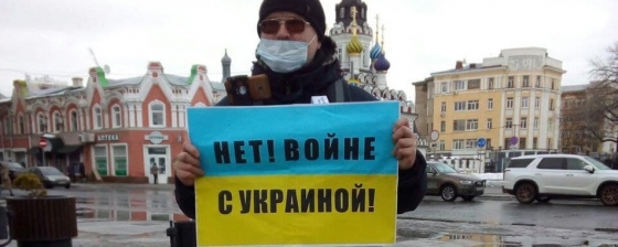 У Росії затримали 8 людей за одиночні пікети проти вторгнення РФ в Україну — адвокат