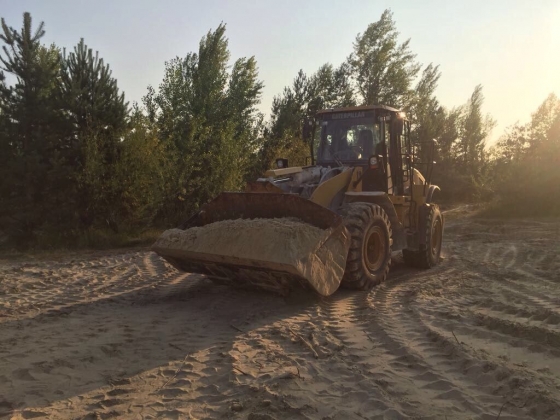 В Лимане арестовано 700 т песка, незаконно добытого на Голубых озерах (фото)