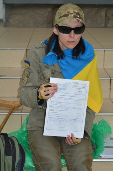 В Краматорске на пороге исполкома женщина устроила одиночный пикет и объявила голодовку (видео)