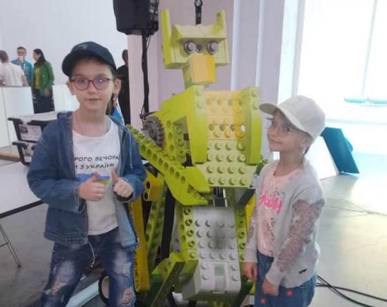Учні ЗОШ №32 Краматорська взяли участь у фестивалі-огляді проєктів &quot;Robosmart Viktori&quot;