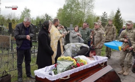 Загинув у день народження батька: у Краматорську попрощалися з військовослужбовцем Володимиром Войтюком