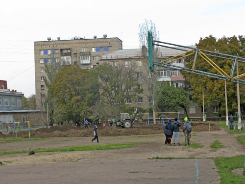 В 25-й школе Краматорска началось строительство современного футбольного мини-поля