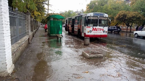 О &quot;комфортности&quot; остановок на центральной улице Краматорска (фото)