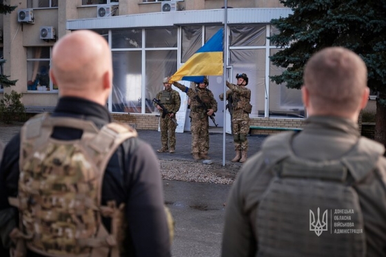 Над визволеним Лиманом офіційно підняли український прапор