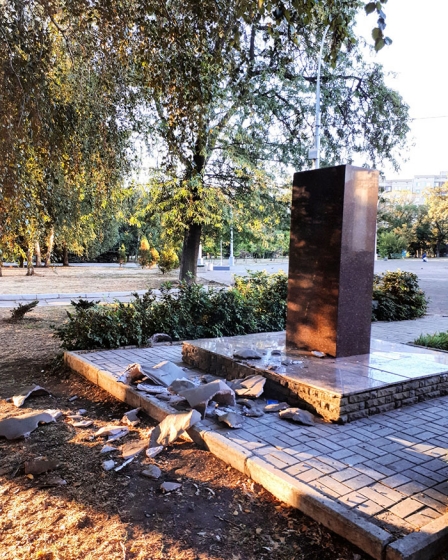памятник Леониду Быкову