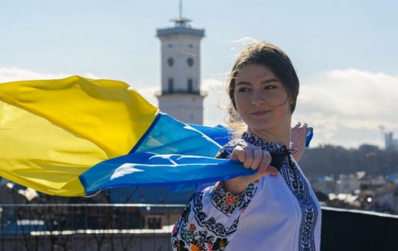 Синьо-жовтий чи жовто-синій? Що означають кольори прапора України 