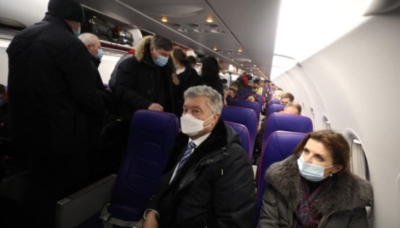 Порошенко прилетел в Киев (видео)
