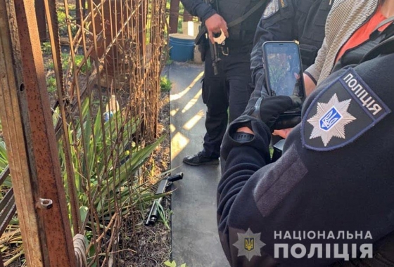 У задержанного за хулиганство в супермаркете Мариуполя полиция изъяла оружие и наркотики