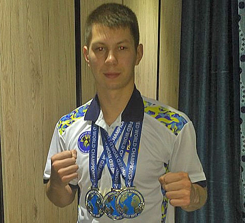 Кикбоксер из Краматорска Антон Артюхов стал 8-кратным Чемпионом мира