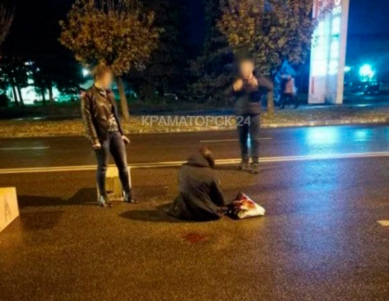 В Краматорске под колеса автомобиля попала девушка