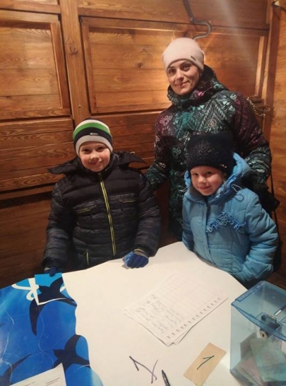 Учасники складання магнітної мапи Краматорська: 