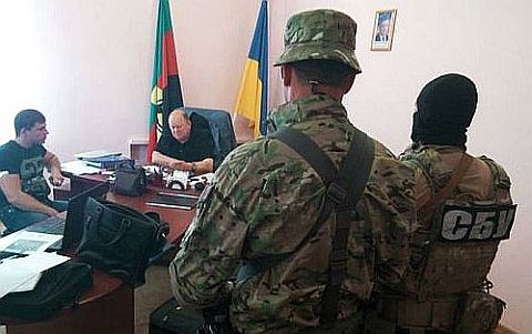 Зачитування підозри міському голові Торецька Володимиру Сліпцову 