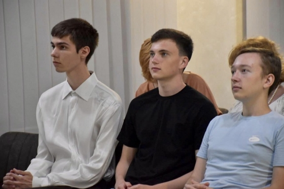 У Краматорську учнів нагородили премією у розмірі 20 тисяч гривень за один зданий на 200 балів предмет, вчителі також отримають заохочення