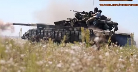 Боевики тренируются на танках 