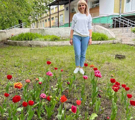 Територію біля ЗЗСО №12 ім. Степана Чубенка прикрасили красиві квіти