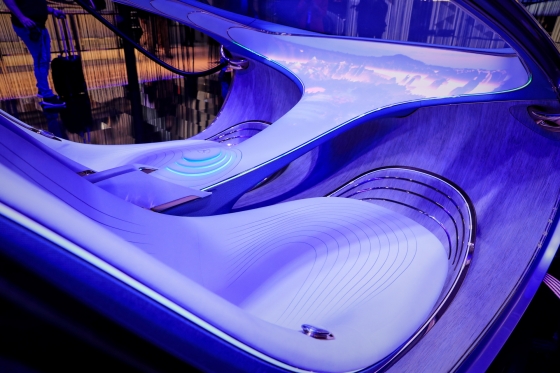 Новым концепт-каром Mercedes-Benz Vision AVTR можно управлять силой мысли