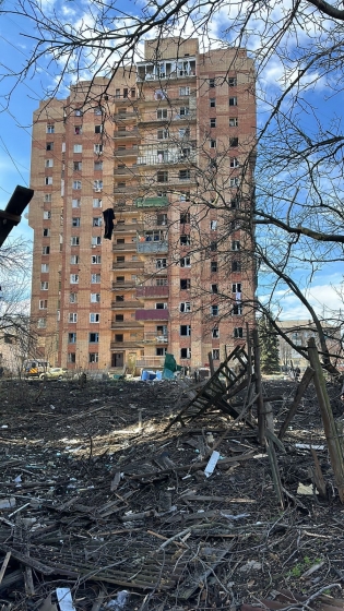 Щонайменше троє людей загинули, шестеро поранені під час обстрілу у Костянтинівці.
