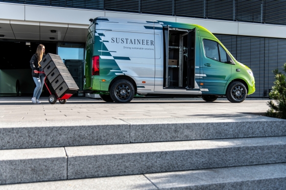 Электрический Mercedes-Benz Sprinter получил уникальный ремень безопасности с подогревом