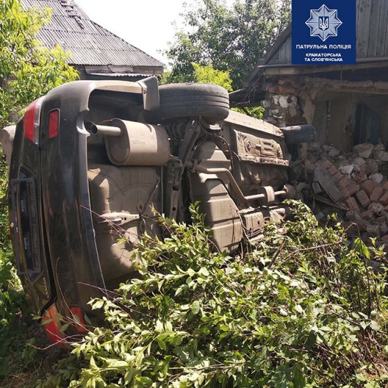 В Краматорске водитель въехал в чужой дом (фото)