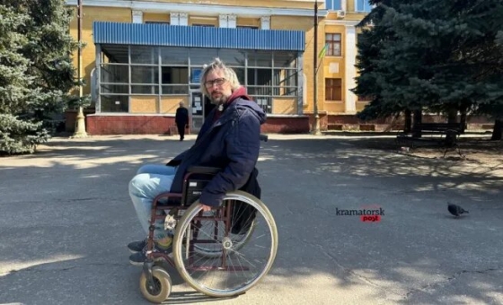 Пандус для &quot;трюкачів&quot; і розбитий тротуар: як це - бути людиною на візку у Краматорську (перевірено на собі)