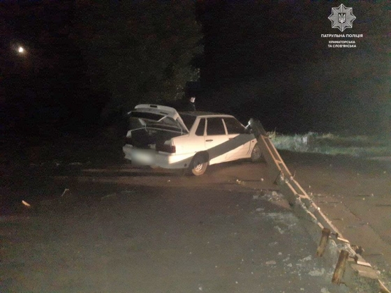 В Краматорске женщина без водительского удостоверения наехала на железобетонный столб