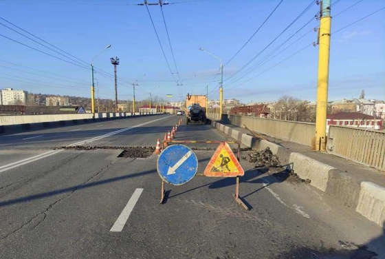 В Краматорске на путепроводе ведущем в Старый город начались ремонтные работы 