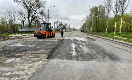 Міняли стовпи освітлення, труби водогону й не тільки це: що робилось у комунальній сфері Краматорська на минулому тижні