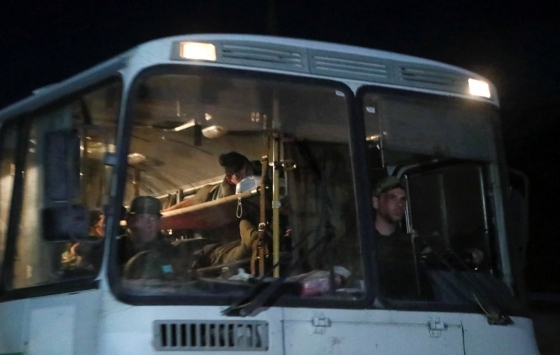 Десять автобусов с украинскими военными выехали из &quot;Азовстали&quot;
