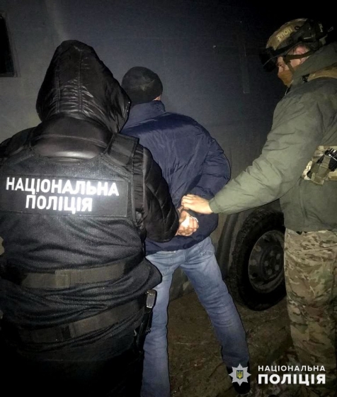 Поліцейські Донеччини припинили діяльність організованої групи, яка збувала наркотики в прифронтовому місті (фото)