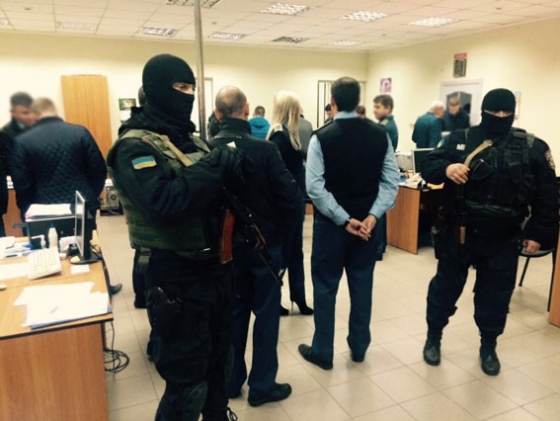 На Сумщине полицейские разоблачили коррумпированную схему импорта товара, к которой причастны таможенники (фото)