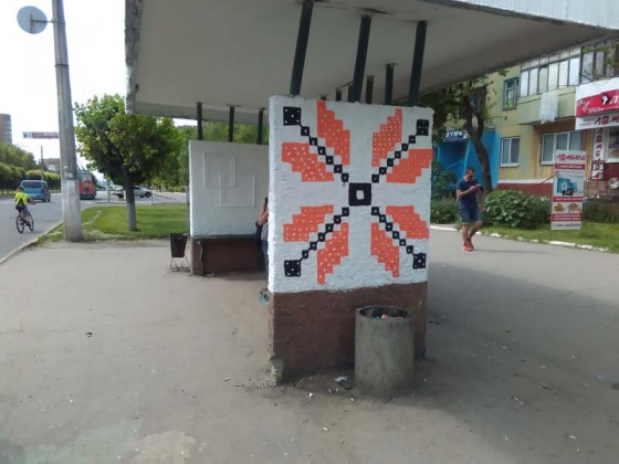 В Краматорске появилась остановка-”вышиванка” (фото)
