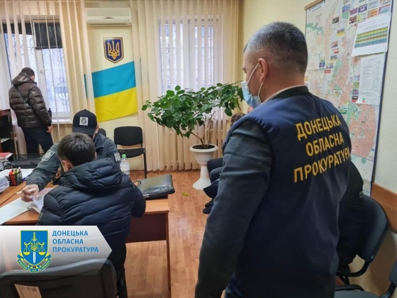Краматорских полицейских подозревают в вымогательстве взяток у торговца нелицензированным алкоголем