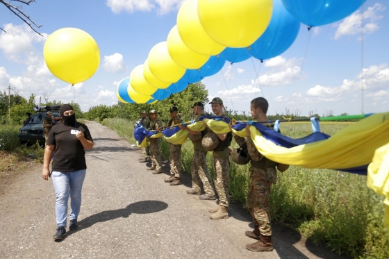 Военные запустили в сторону Донецка украинский флаг