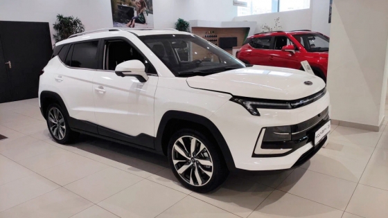 Автосалони відкрились, покупців немає. У Росії почали продавати