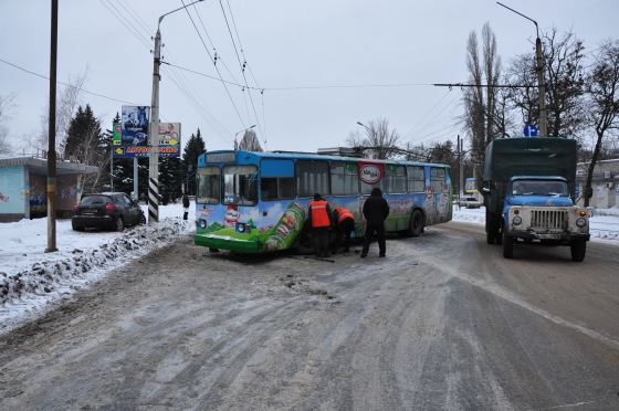 В Краматорске сбили пешехода и легковушка столкнулась с троллейбусом (фото)